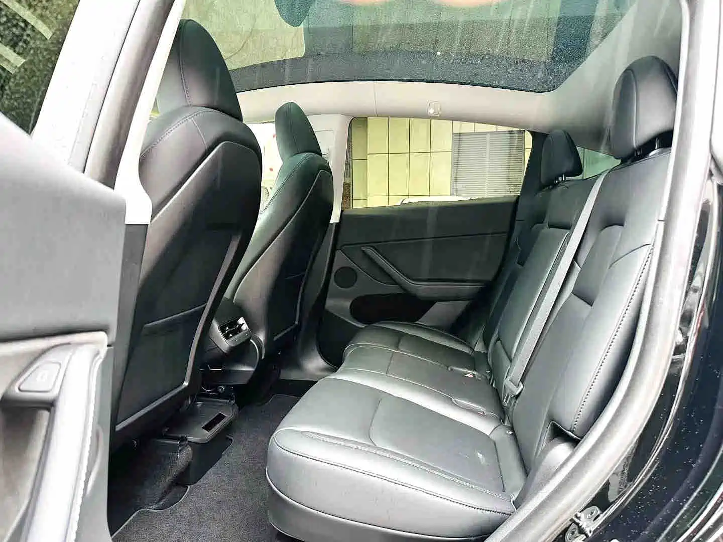 Photo 8 - Tesla Model Y