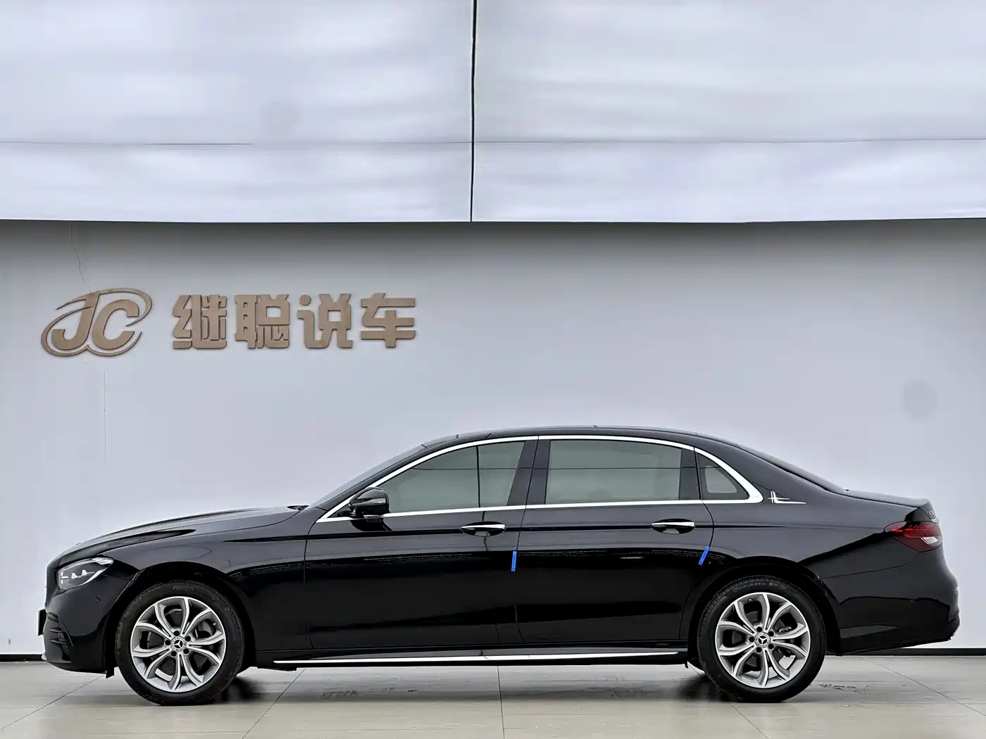 Mercedes-Benz E-Class 2023 E 300 L Sport Fashion фото 4
