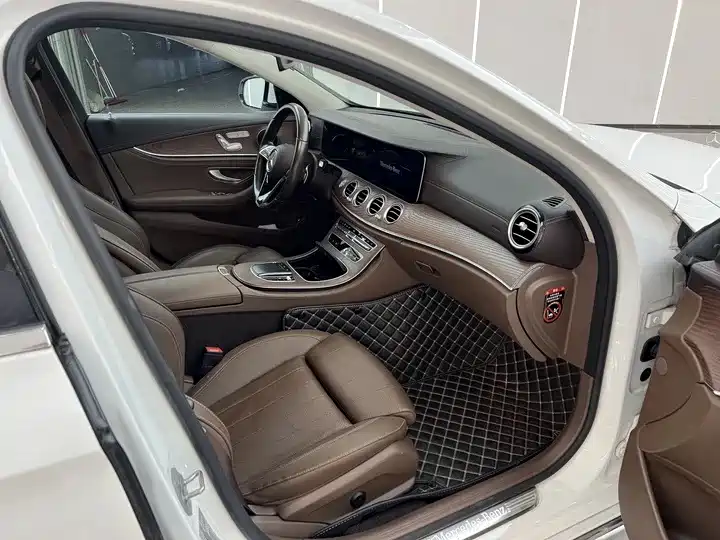 Mercedes-Benz E-Class 2023 E 260 L фото 9