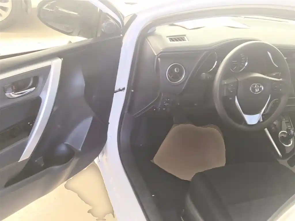 Toyota Corolla Twin Engine E+ 2019 1.8L E-CVT Leading Edition фото 16