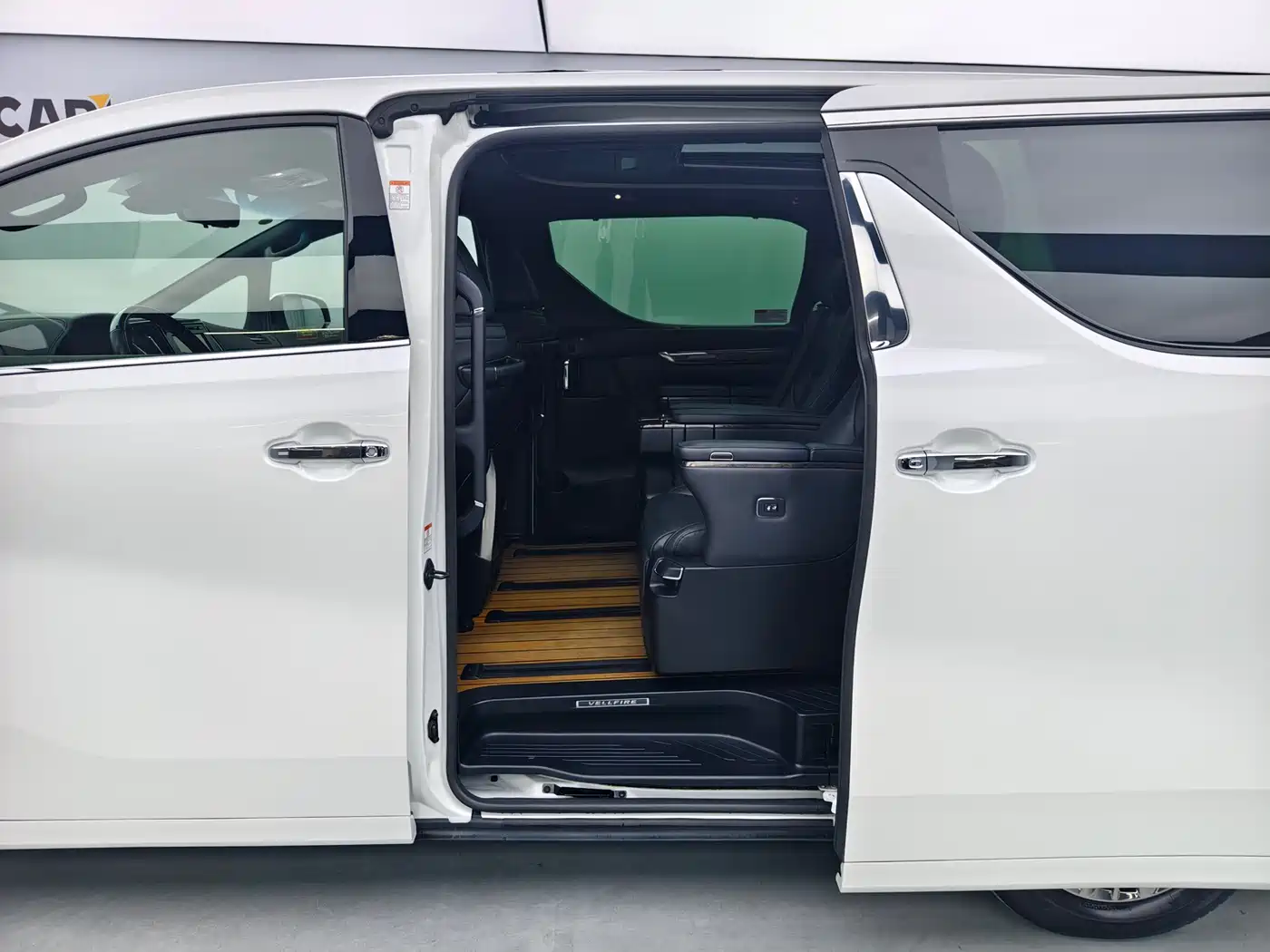 Toyota Vellfire 2019 Hybrid 2.5L HV Premium Edition фото 18