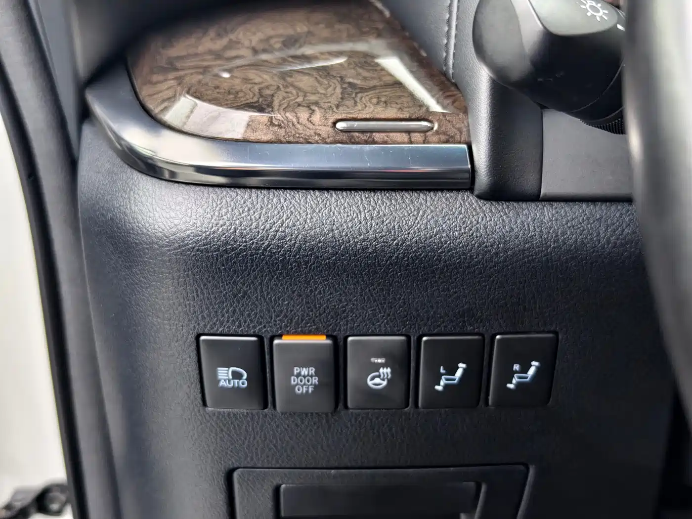 Toyota Vellfire 2019 Hybrid 2.5L HV Premium Edition фото 15