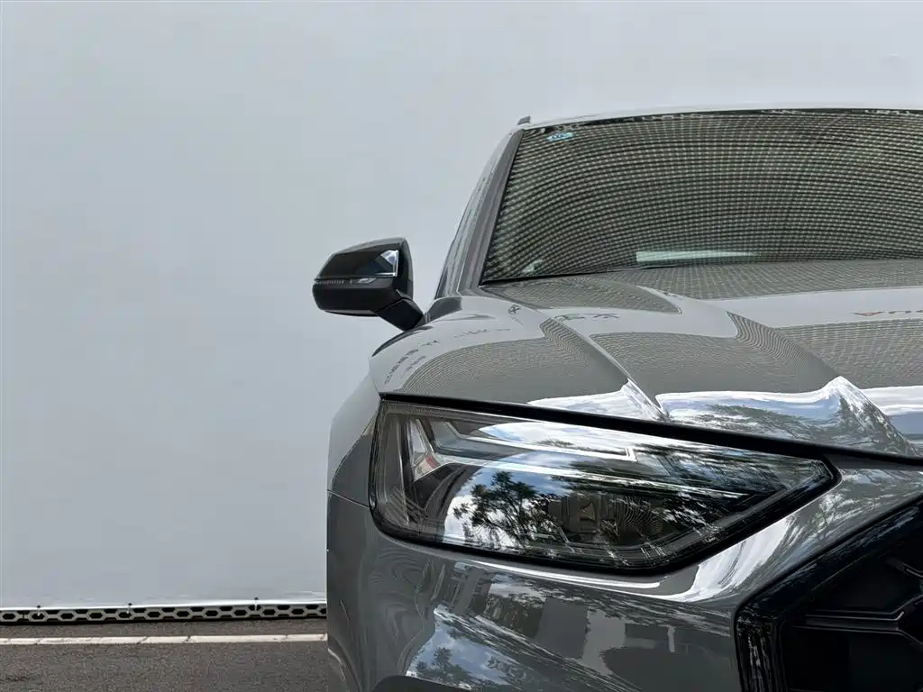 Audi Q5L 2025 45th Anniversary Edition 40 TFSI Luxury Sport фото 9