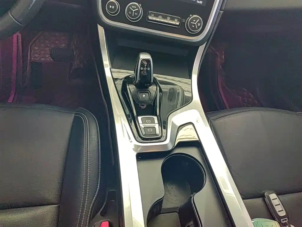 Lynk & Co 01 2017 2.0T 2WD фото 6