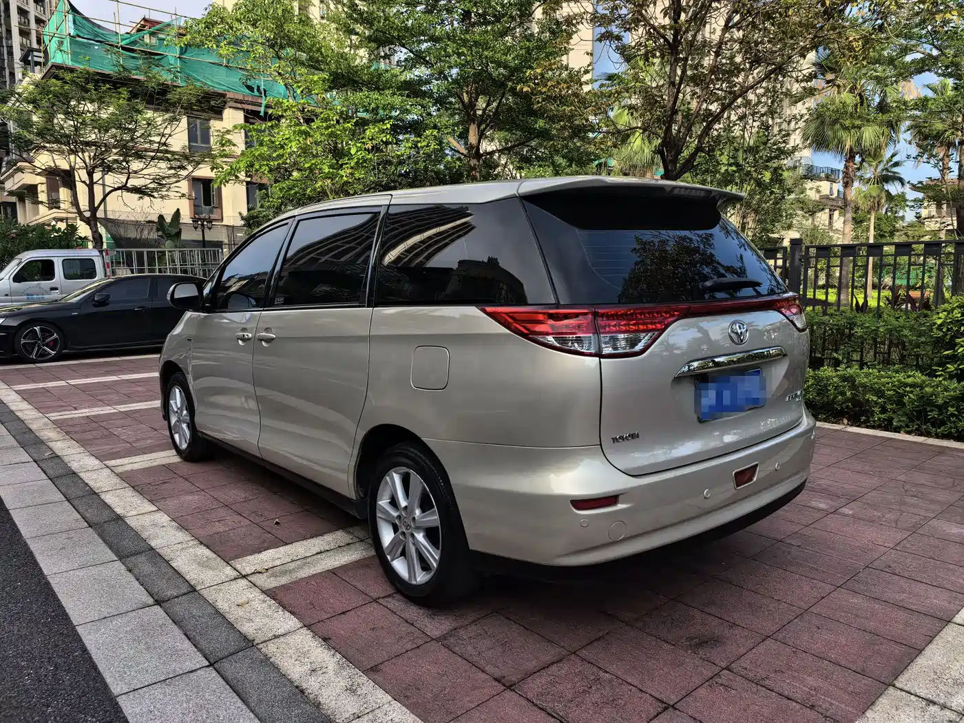 Toyota Previa 2012 2.4L 7-Seater Luxury Edition фото 4