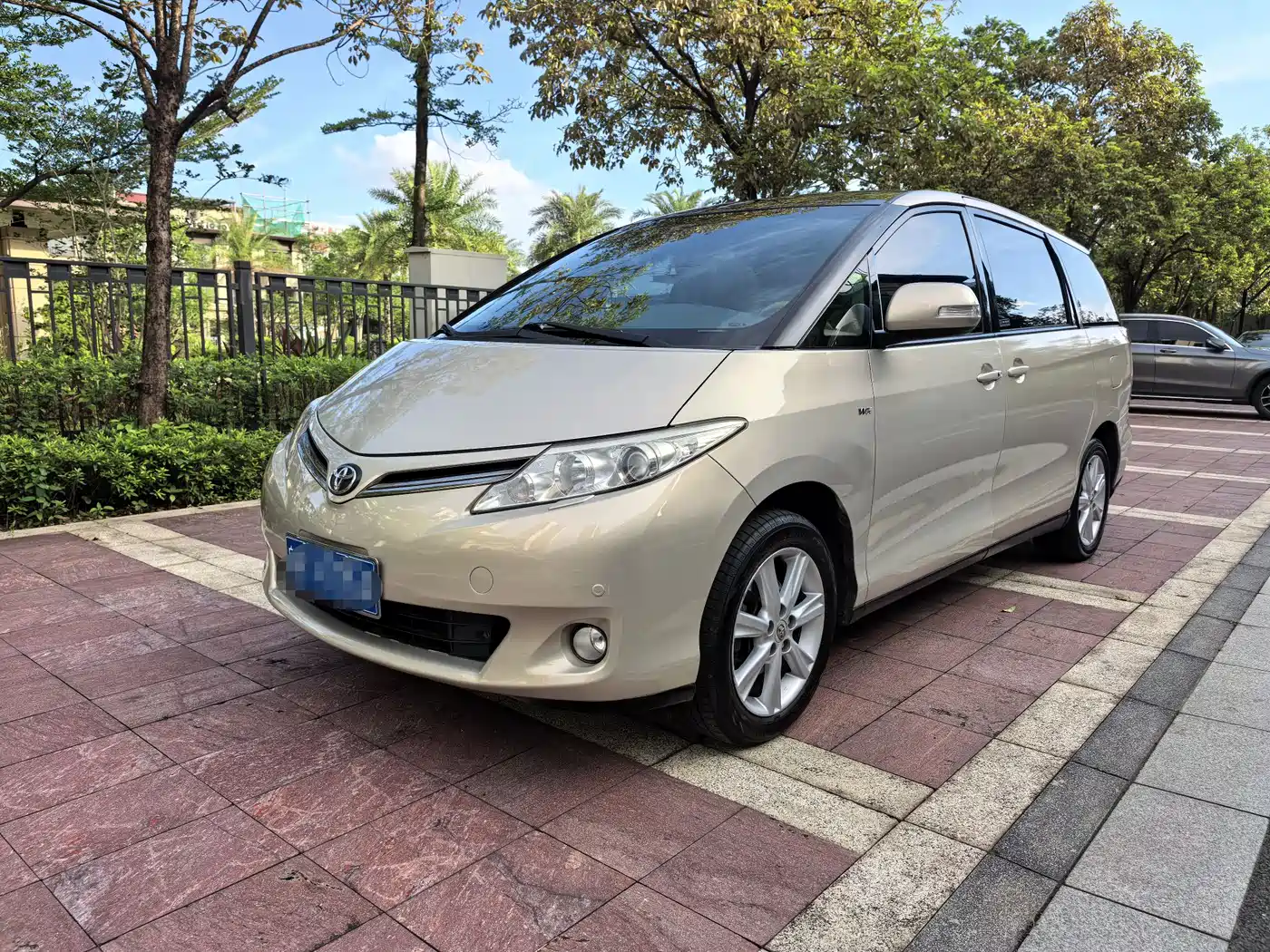 Toyota Previa 2012 2.4L 7-Seater Luxury Edition фото 2