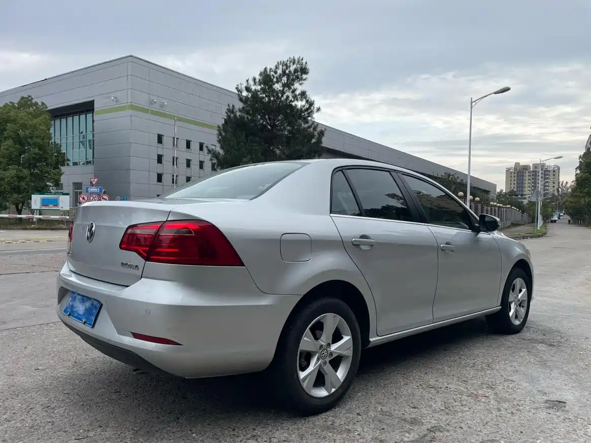 Volkswagen Bora 2013 1.6L Automatic Comfort Model фото 3