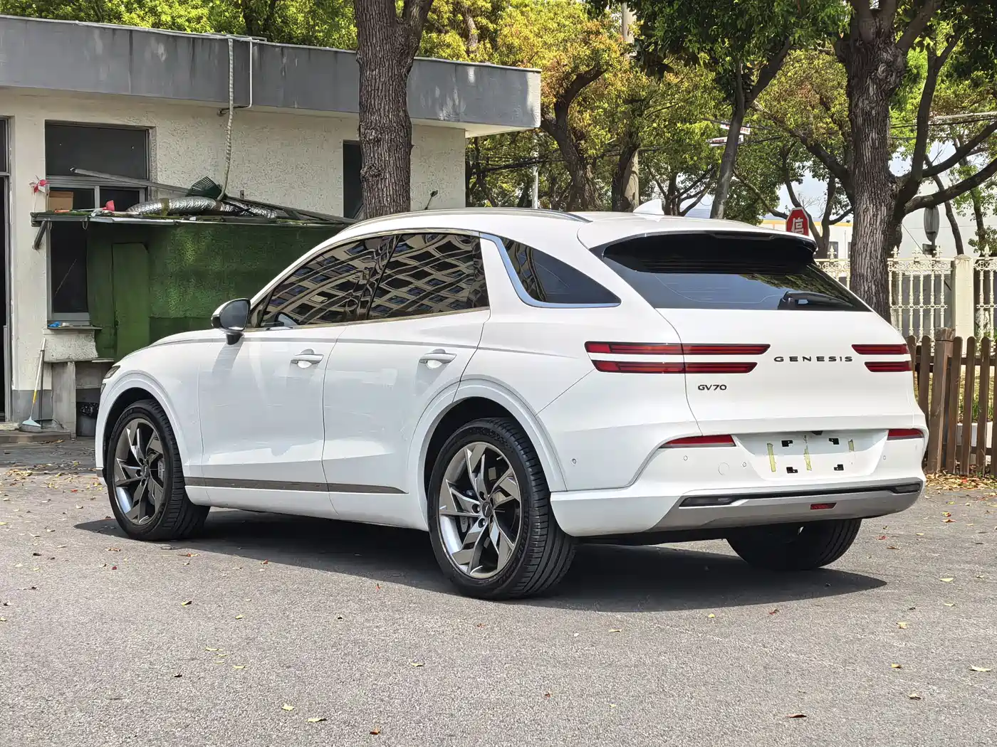 GENESIS PURE ELECTRIC GV70