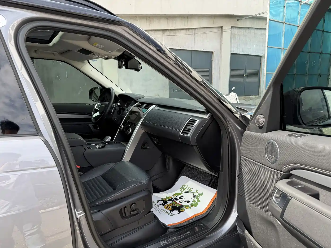 Land Rover Discovery 2023 Facelift 360PS R-Dynamic SE фото 8