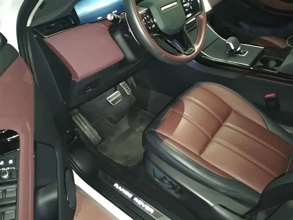 Land Rover Range Rover Evoque 2024 Range Rover Evoque L 249PS Light Master Edition фото 16