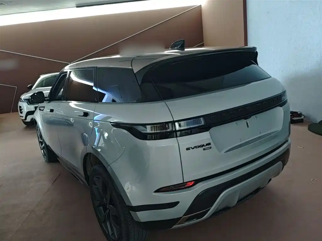 Land Rover Range Rover Evoque 2022 Range Rover Evoque L 249PS R-Dynamic Corinthian Bronze Special Edition фото 5