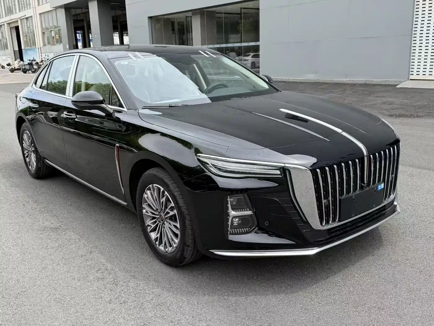 Hongqi H5 2025 2.0T Automatic Qixiang 500,000 Units Commemorative Edition фото 3