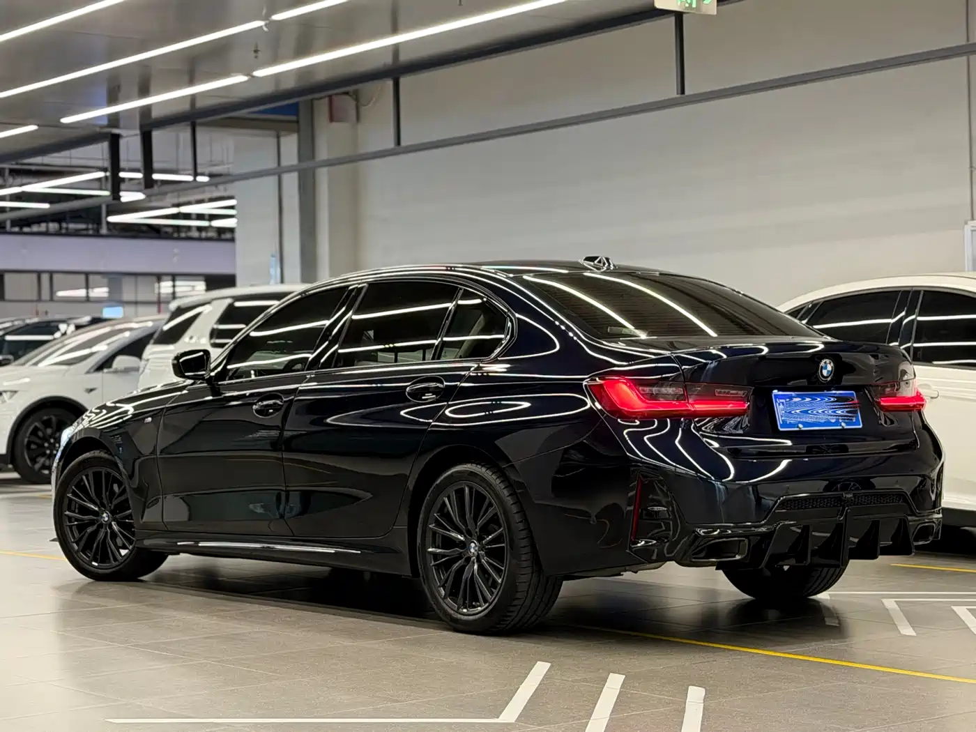BMW 3 Series 2023 325Li M Sport Black Night Package фото 15