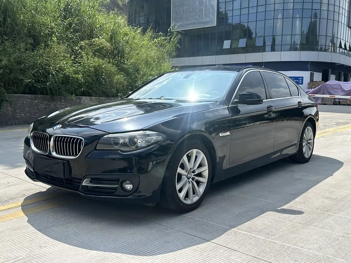 Photo 1 - BMW 5 Series