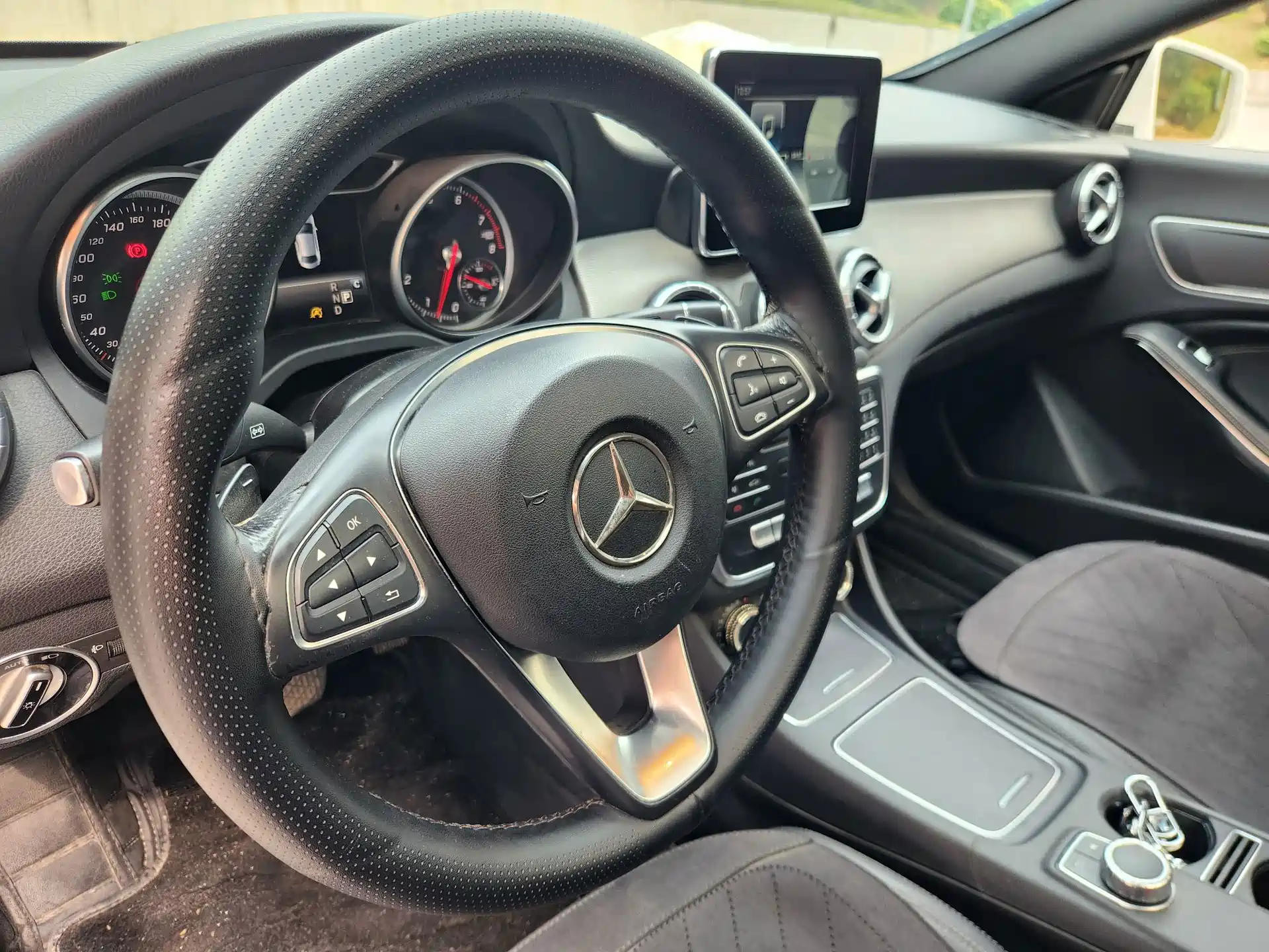 Photo 14 - Mercedes-Benz CLA (Import)
