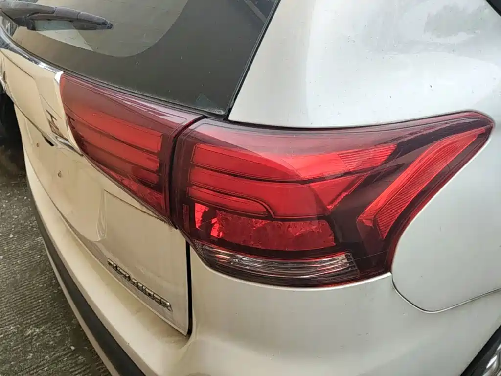 Mitsubishi Outlander 2016 2016 2.0L 2WD Fashion Edition 5-seater