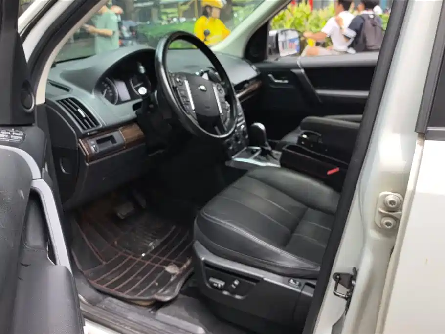 Land Rover Freelander 2 2014 2.2T SD4 SE Diesel Edition фото 9
