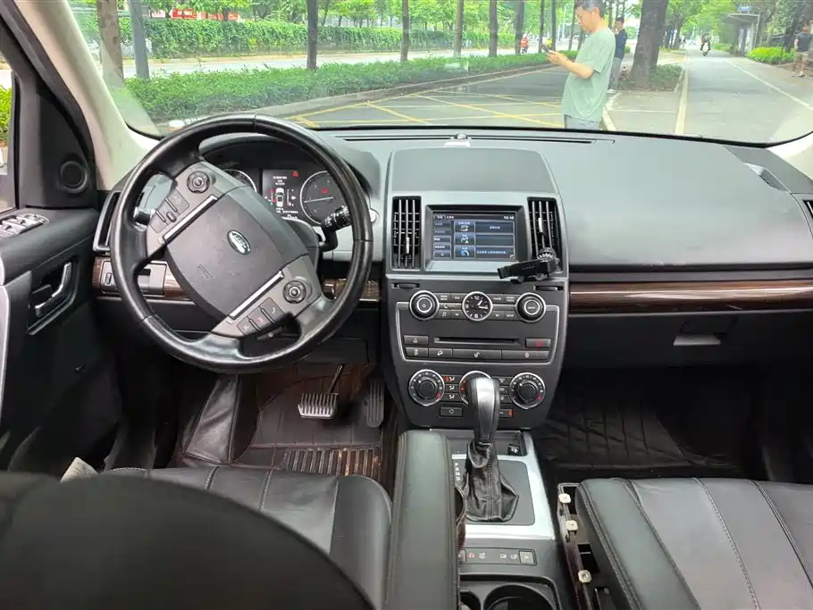 Land Rover Freelander 2 2014 2.2T SD4 SE Diesel Edition фото 12