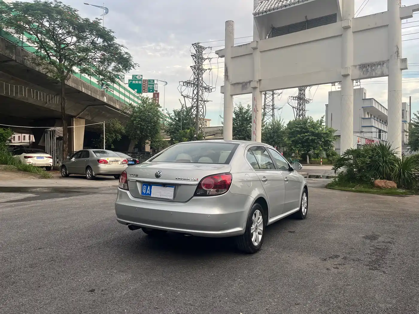 Volkswagen Lavida 2011 1.4TSI DSG Pinya Edition фото 6