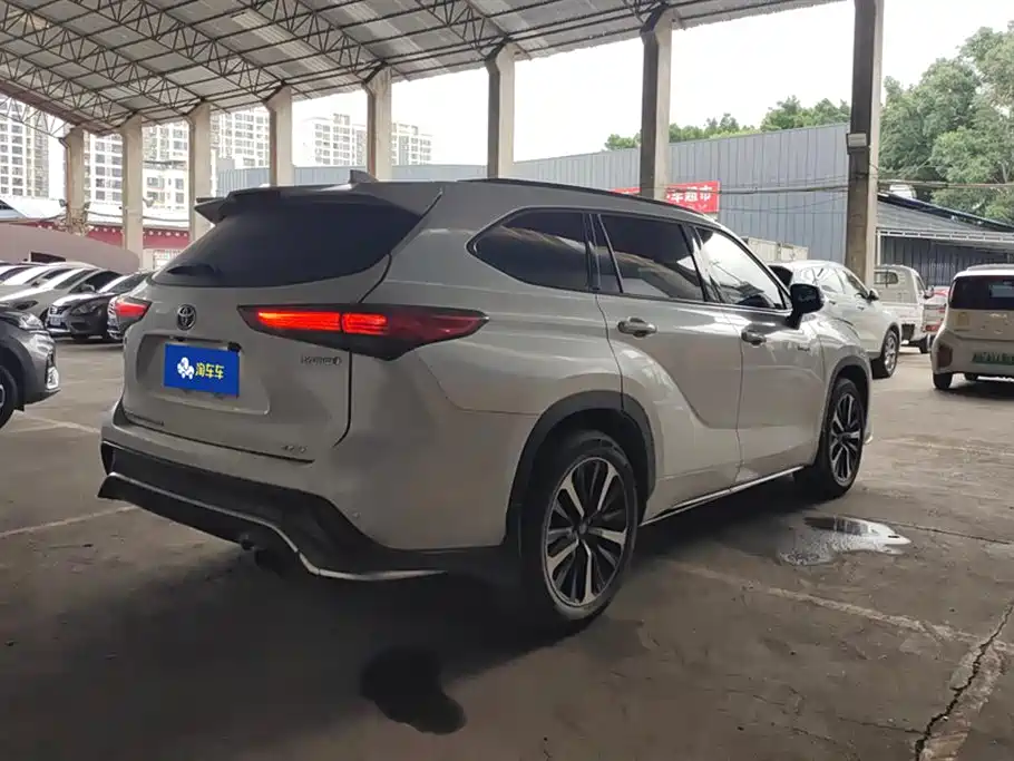 Toyota Crown Kluger 2022 2.5L HEV 4WD Premium Edition фото 3