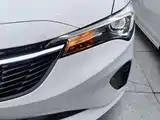 Photo 24 - Buick Verano