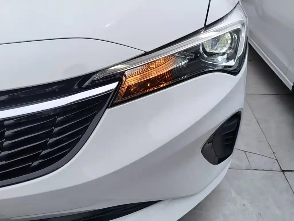 Photo 24 - Buick Verano
