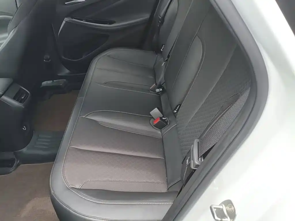 Photo 17 - Buick Verano