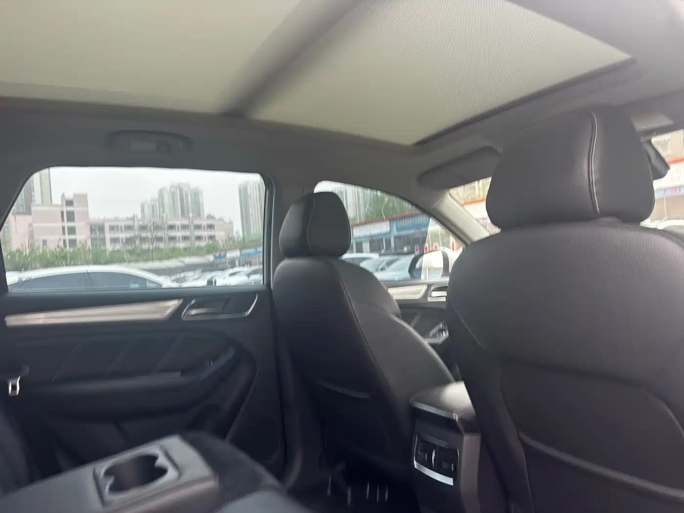 ROEWE RX5 NEW ENERGY