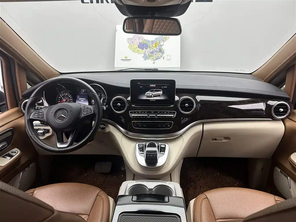 Mercedes-Benz V-Class 2017 Model V 260 L Premium Extended Edition фото 20