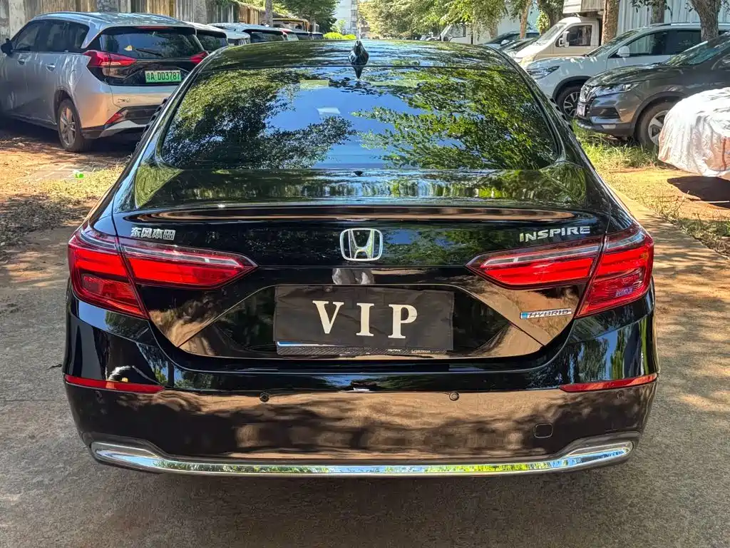 Фото 4 - Honda Inspire