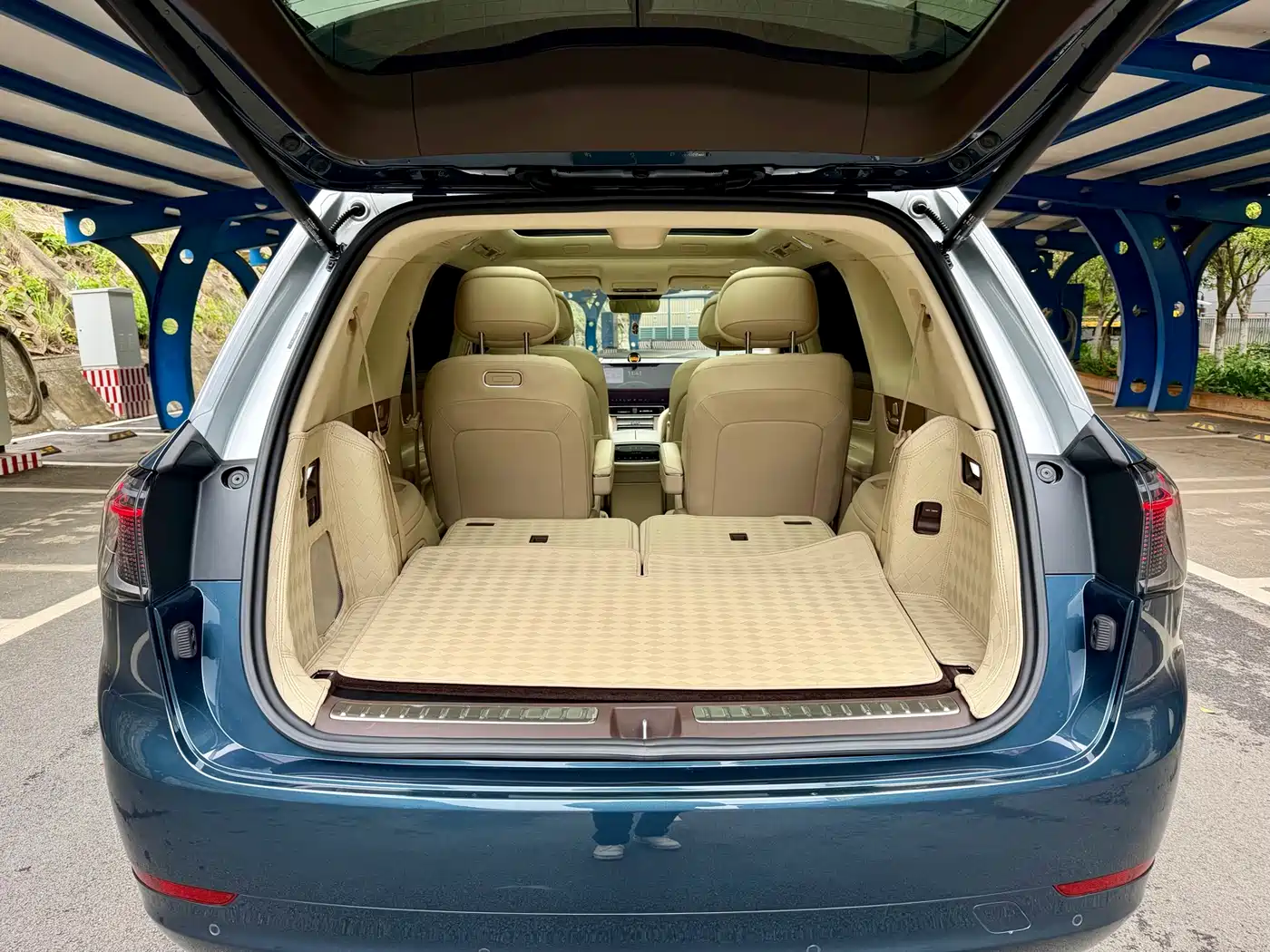 AITO Wenjie AITO M9 2024 Extended Range Ultra 42kWh 6-Seater фото 16