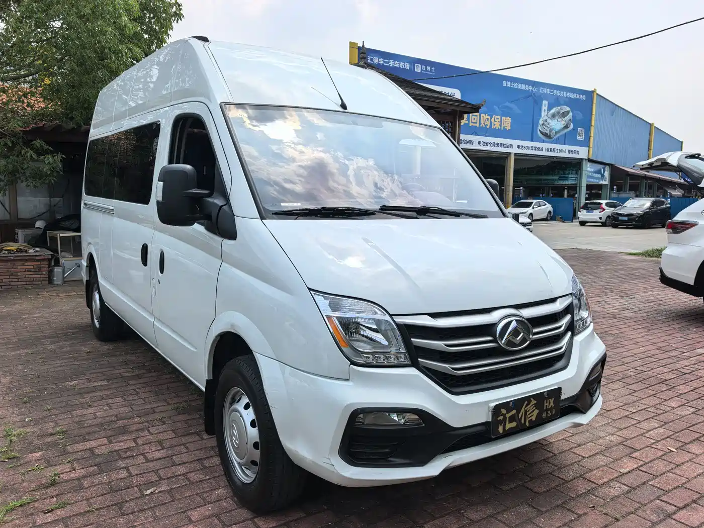 SAIC Maxus Xintu V80 2024 Model 2.0T Manual Long Wheelbase Medium Roof 7-Seater фото 3