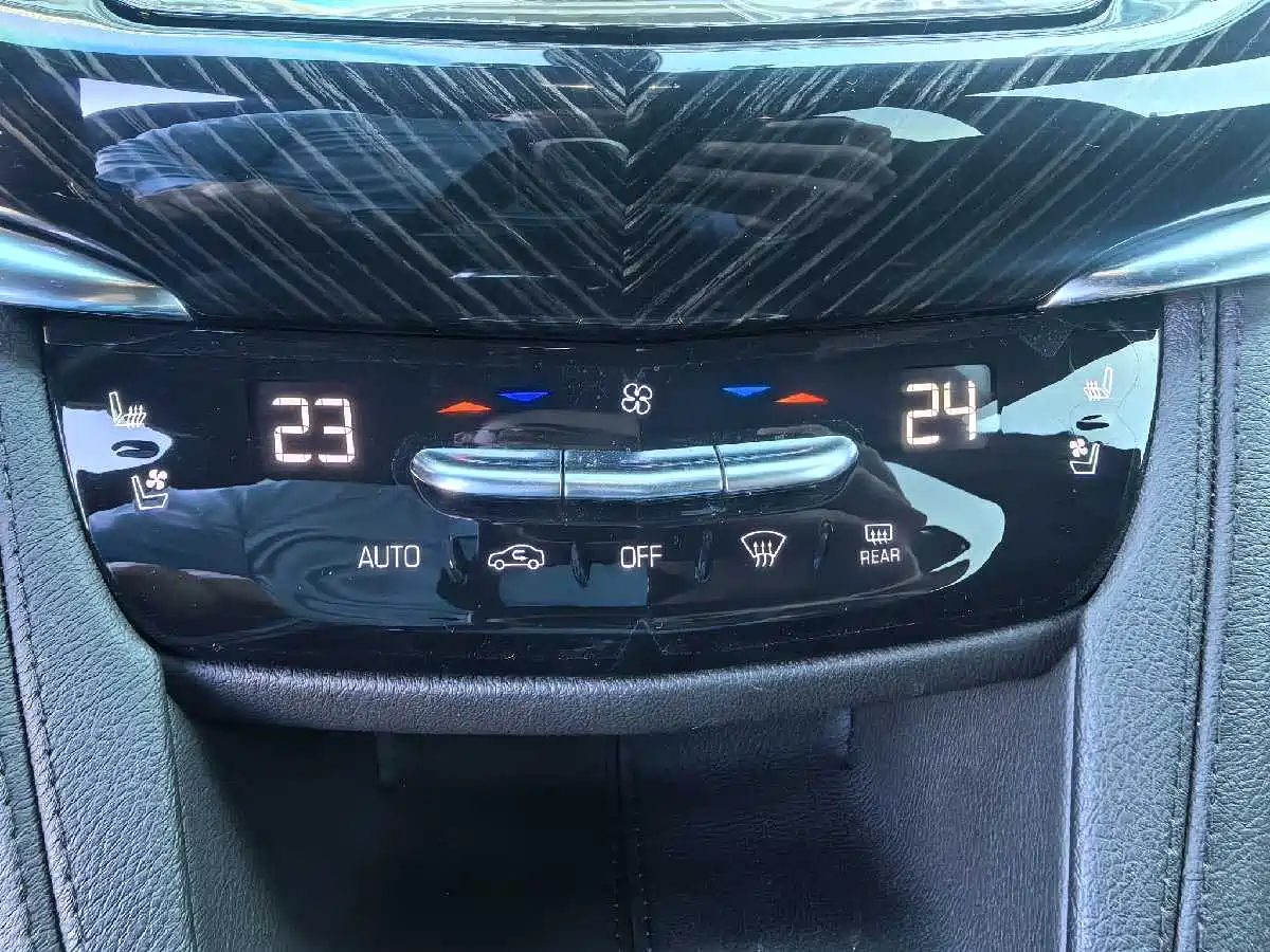 Cadillac XT6 2022 2.0T 6-Seater 4WD Luxury Edition фото 8