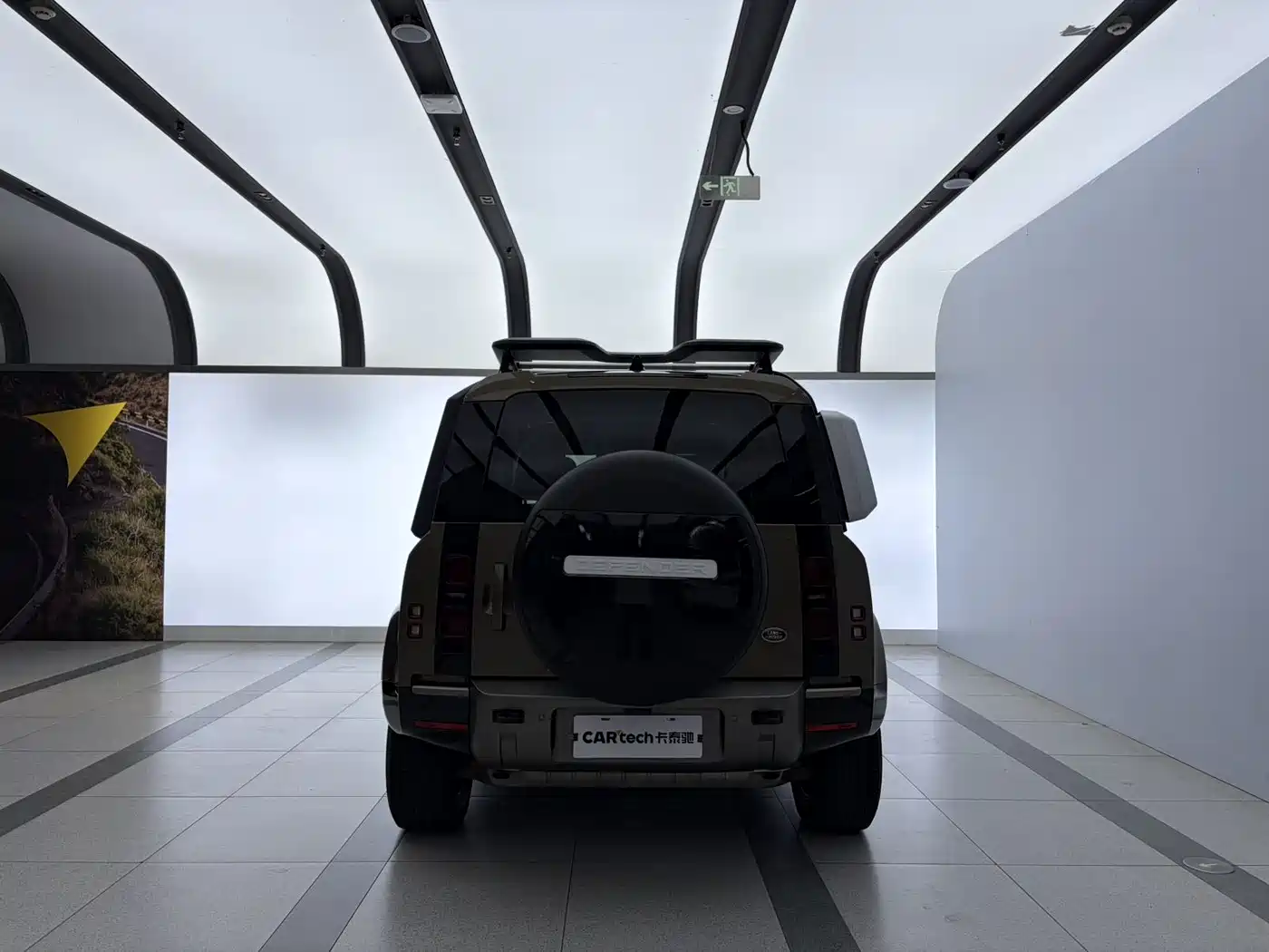 Land Rover Defender 2022 110 P400 Dark Special Edition фото 7
