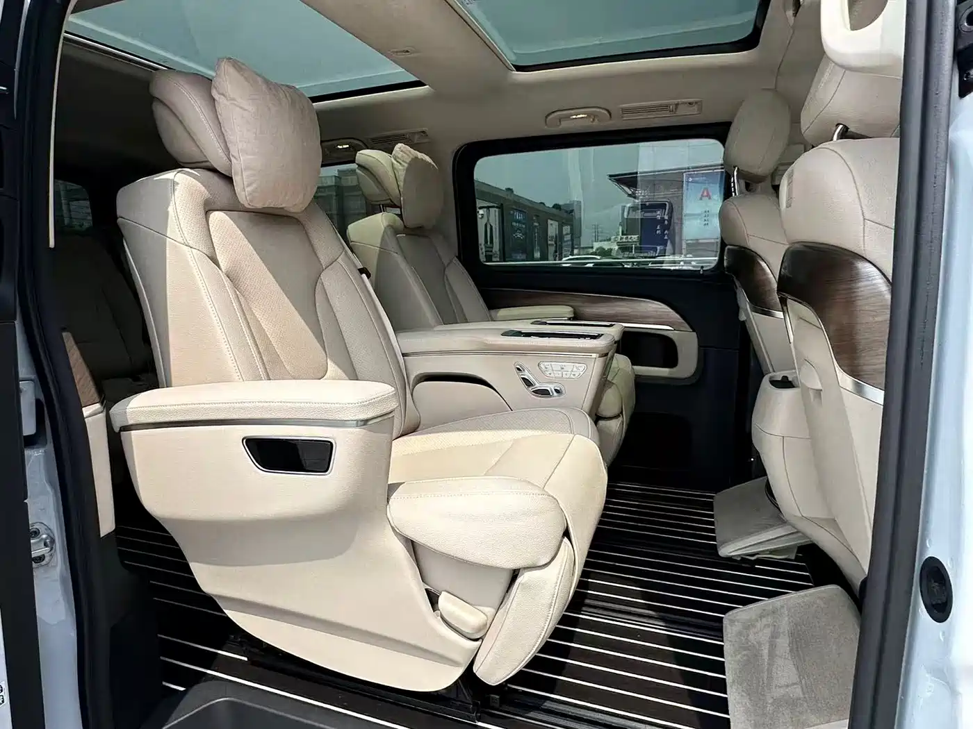 Mercedes-Benz V-Class 2022 V 260 L Long Wheelbase Luxury Edition фото 16