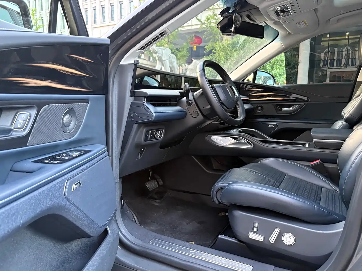LINCOLN NAVIGATOR