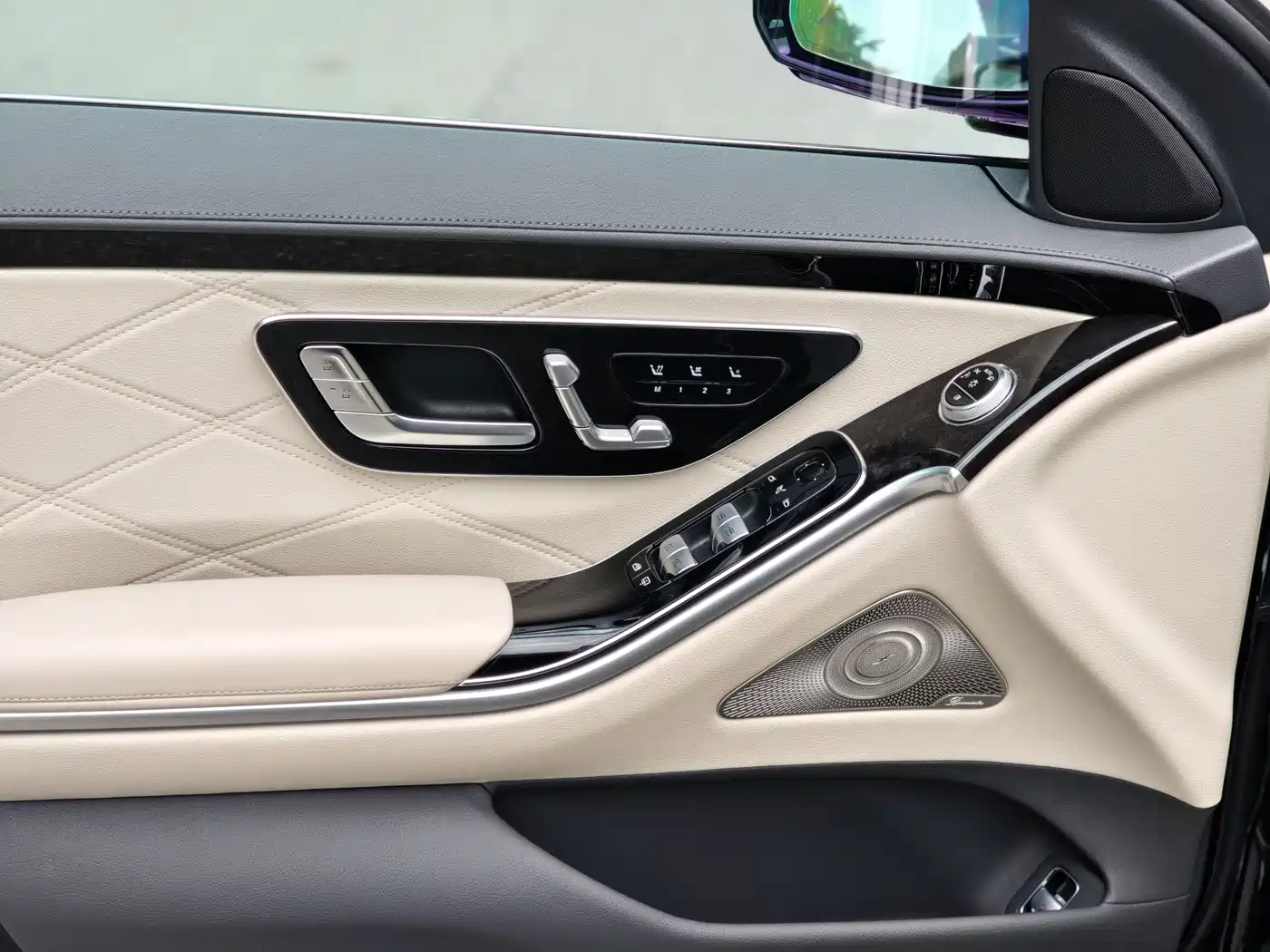 Mercedes-Benz Maybach S-Class 2025 Model S 480 4MATIC фото 29