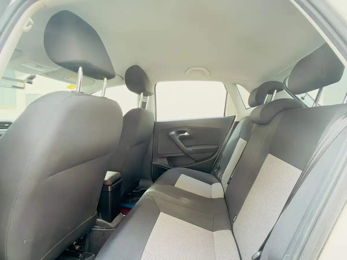 Volkswagen Polo 2016 1.4L Automatic Trend фото 6