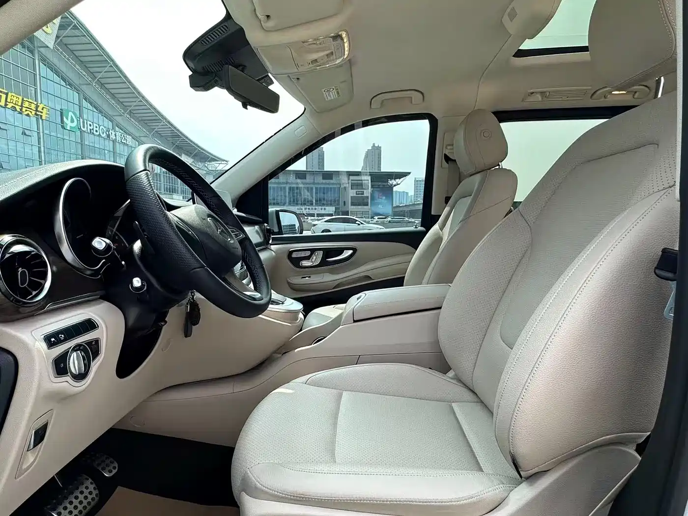 Mercedes-Benz V-Class 2022 V 260 L Long Wheelbase Luxury Edition фото 14