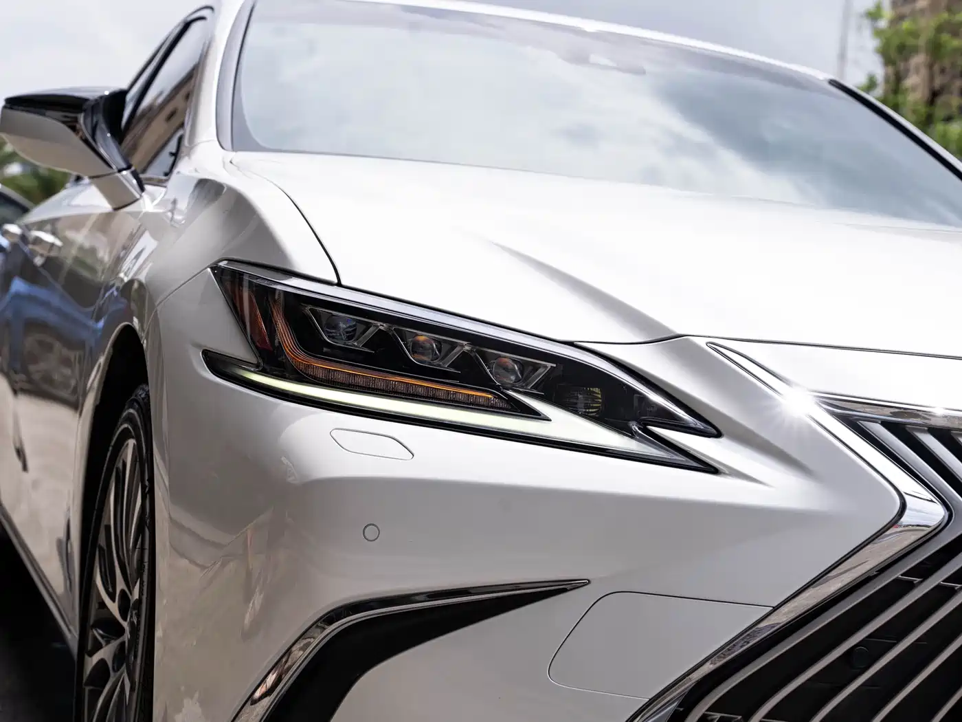 Photo 6 - Lexus ES