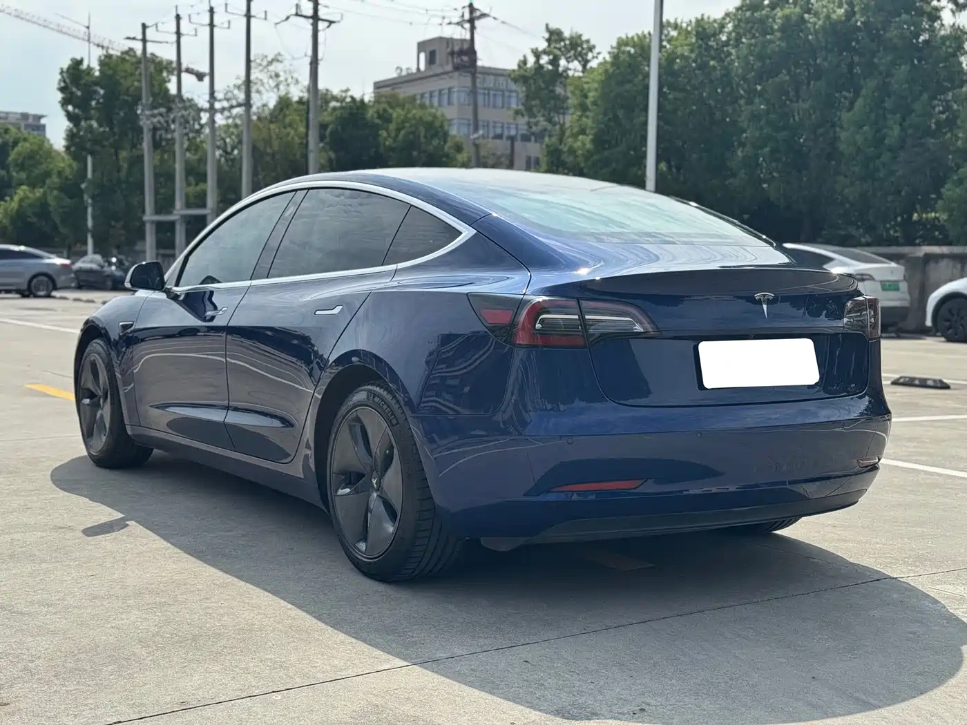 TESLA MODEL 3