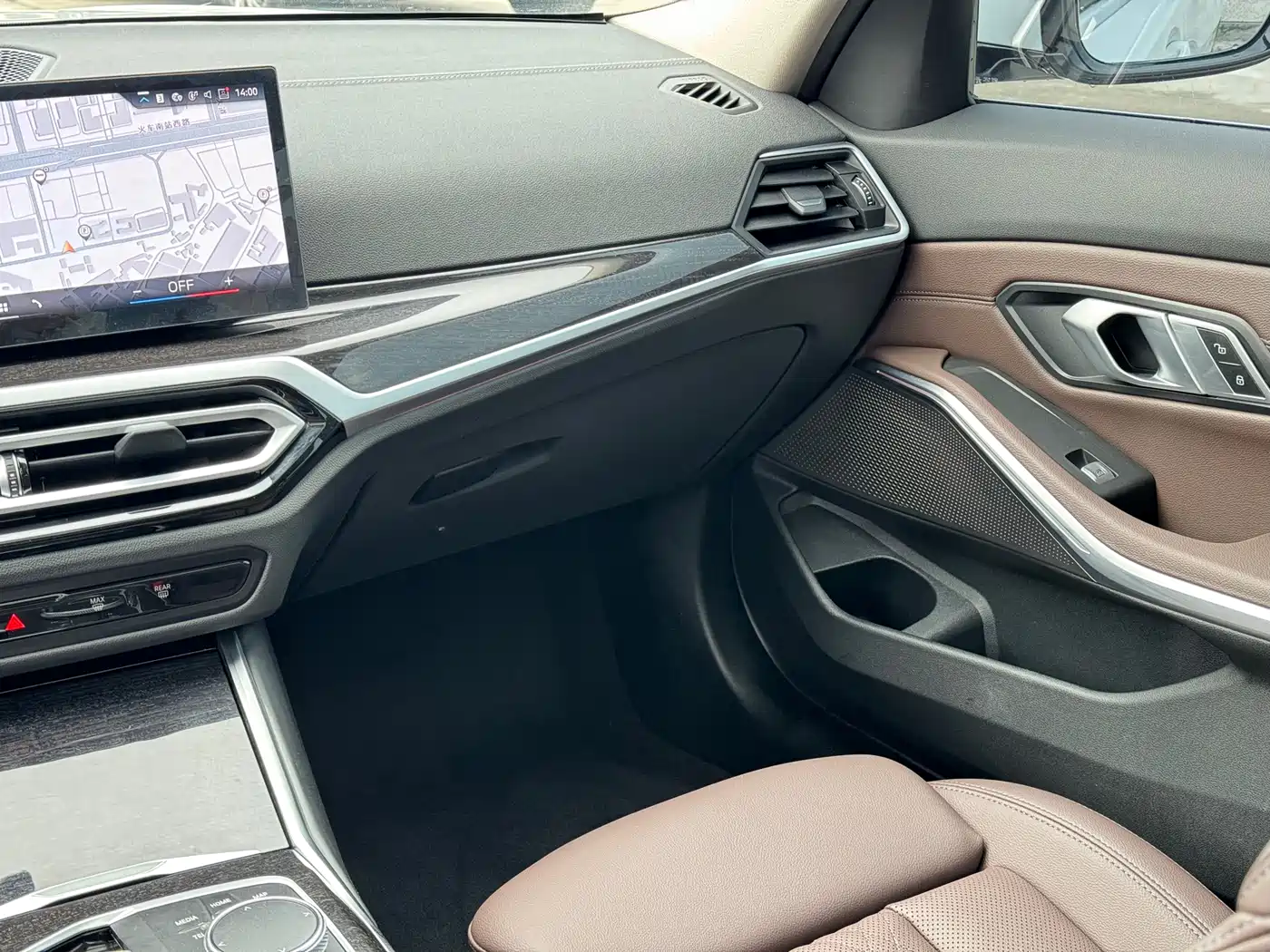 BMW 3 Series 2023 325Li M Sport Package фото 14