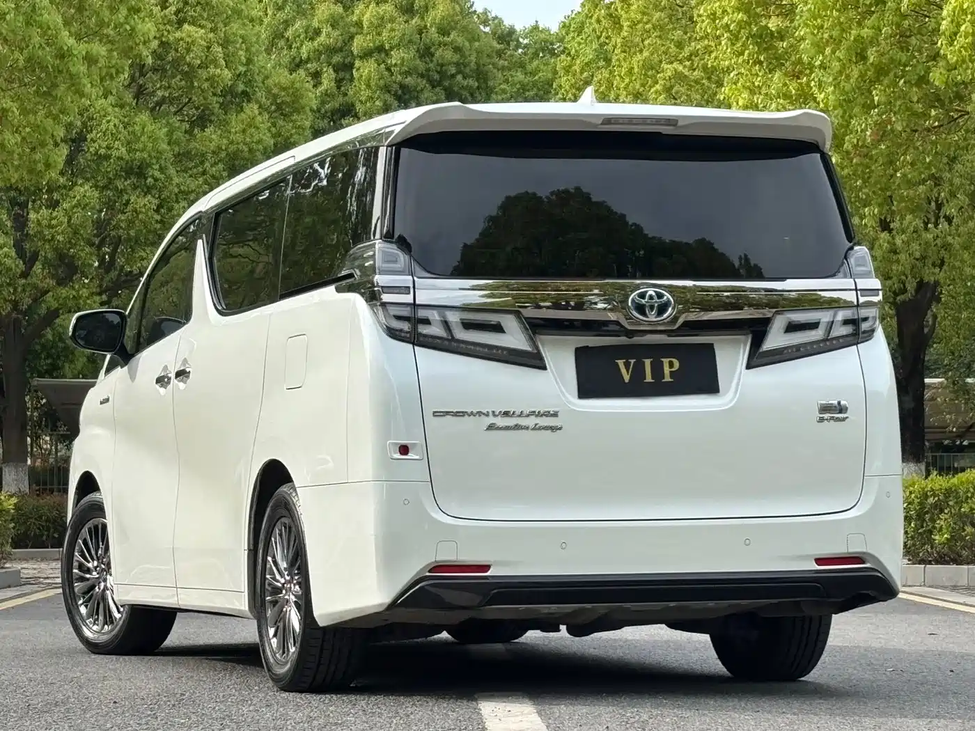 Toyota Vellfire 2023 Crown Hybrid 2.5L HV Premium фото 4