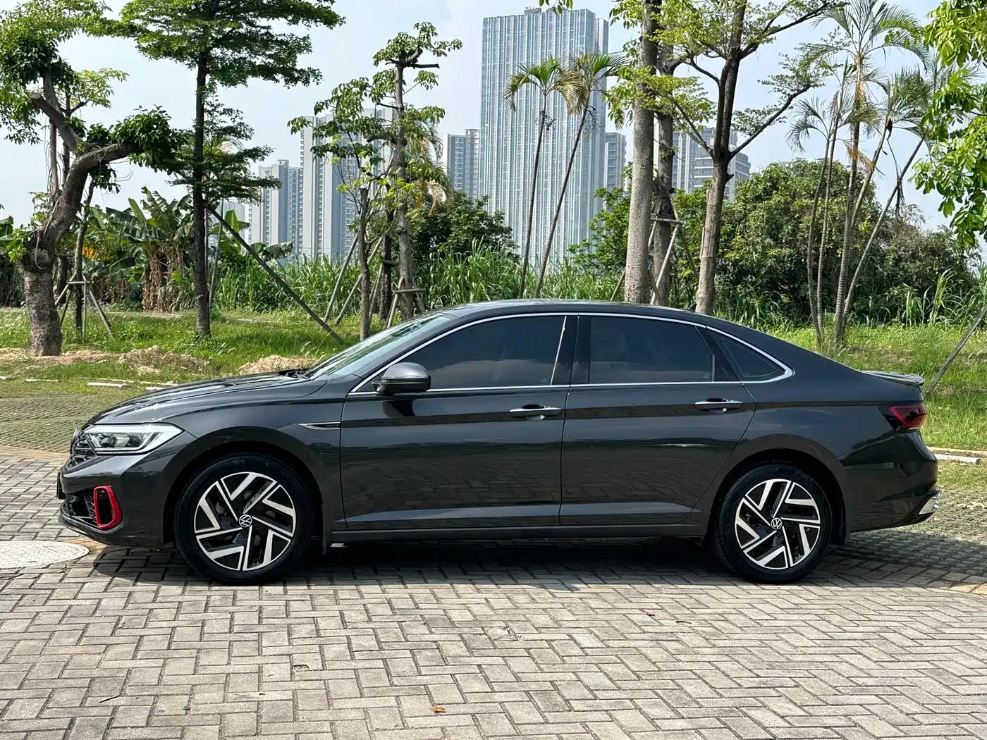 Volkswagen Sagitar 2023 300TSI DSG Surpassing Edition фото 4