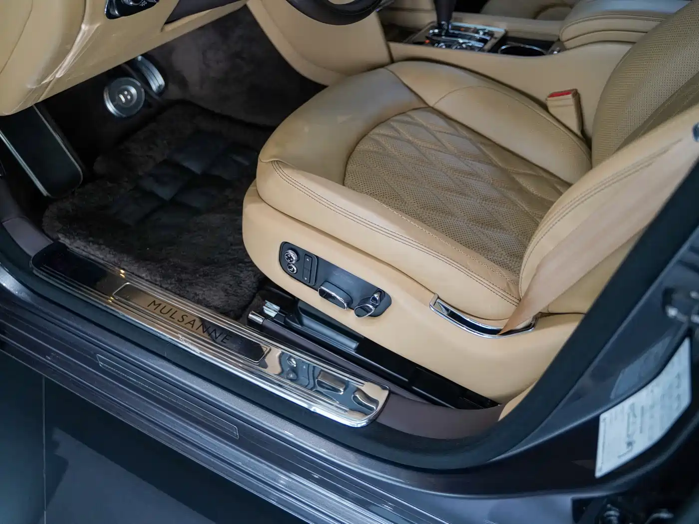 Bentley Mulsanne 2017 6.8T Long Wheelbase фото 7