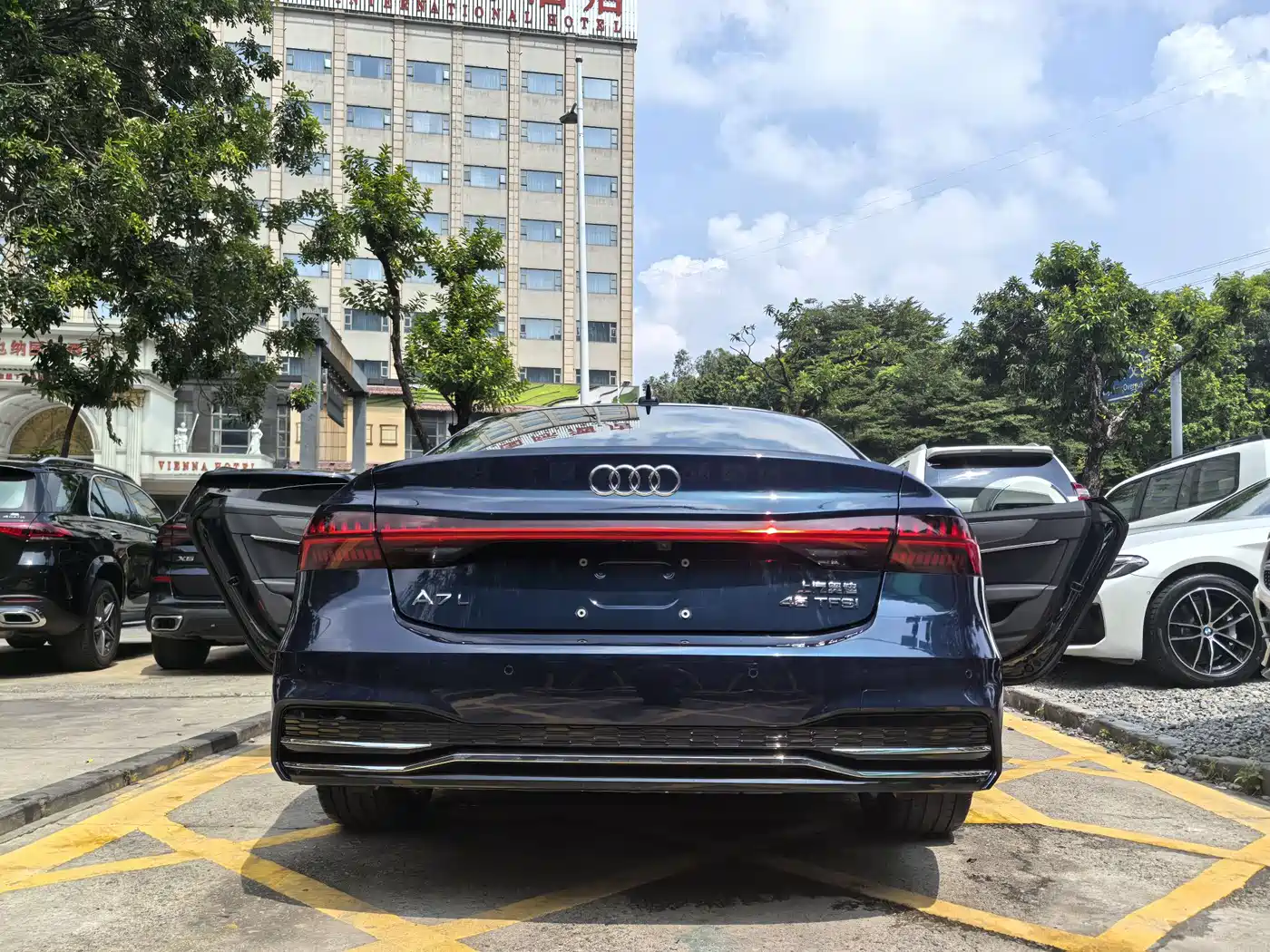 Audi A7L 2022 45 TFSI S-line Future Dream Edition фото 5