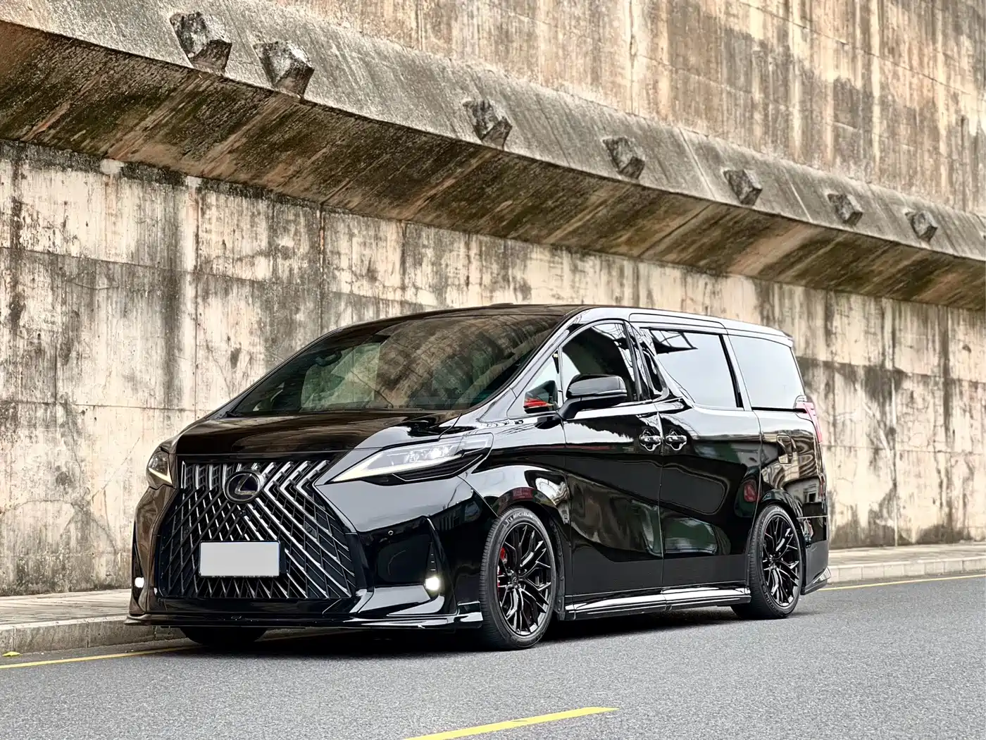 Lexus LM 2020 300h 4-Seat Imperial Edition