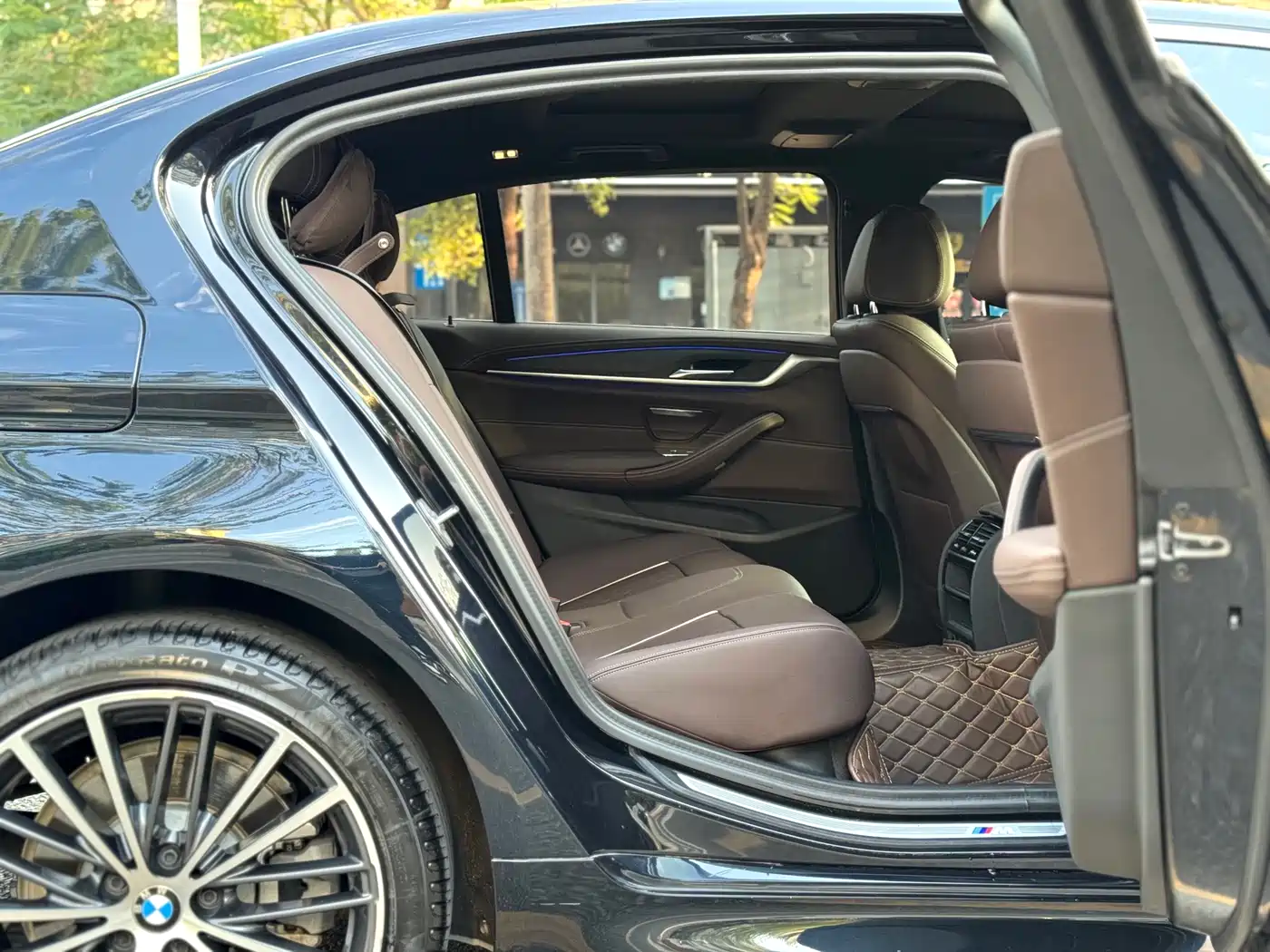 BMW 5 Series 2023 530Li Leading M Sport Package фото 12