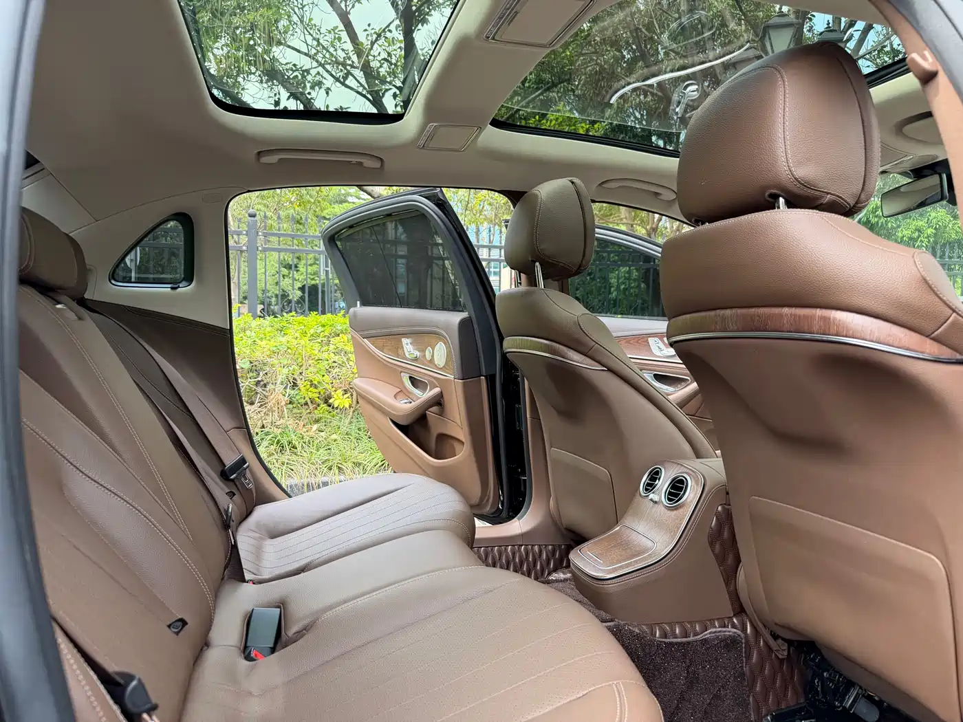 Mercedes-Benz E-Class 2023 E 300 L Luxury фото 11