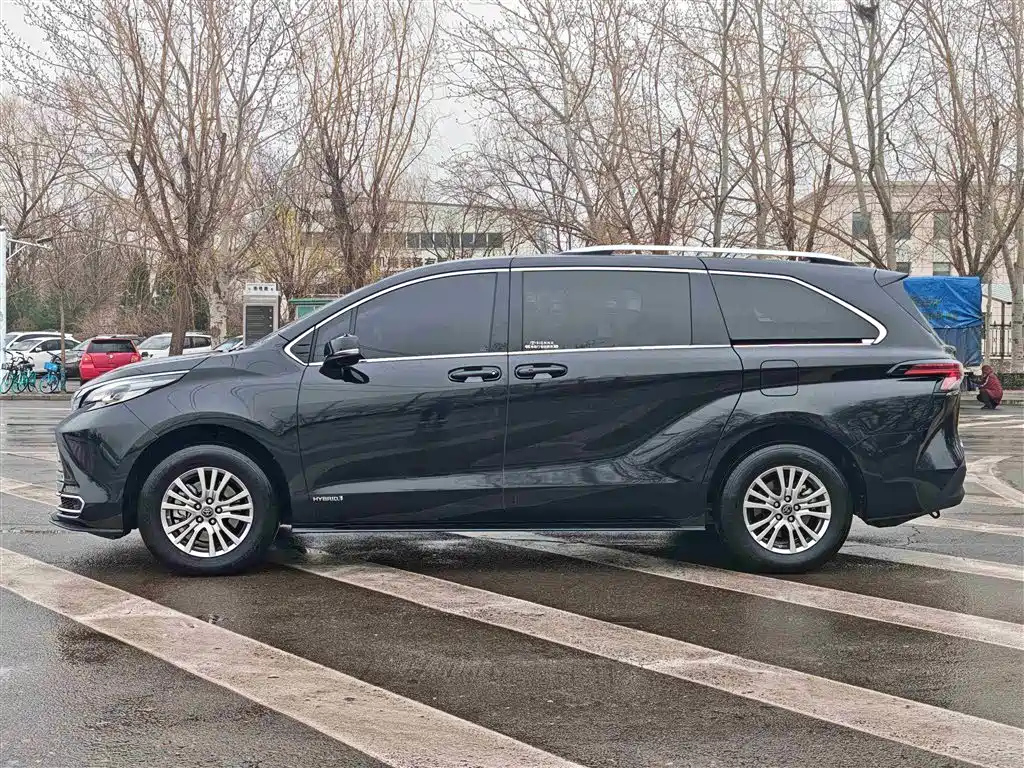 Toyota Sienna 2021 2.5L Hybrid Comfort Edition фото 18